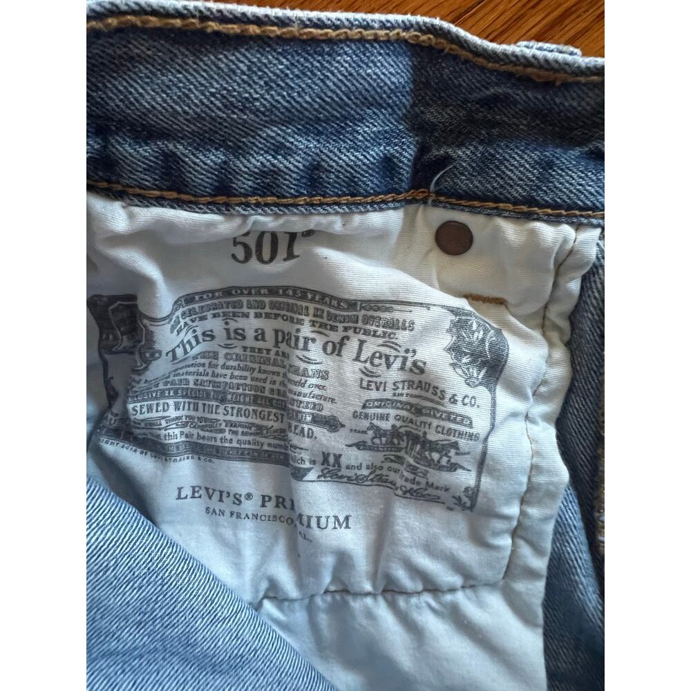 Levi’s 501 High Waisted Cutoff Denim Shorts Light Wash | 27 - Picture 4 of 7